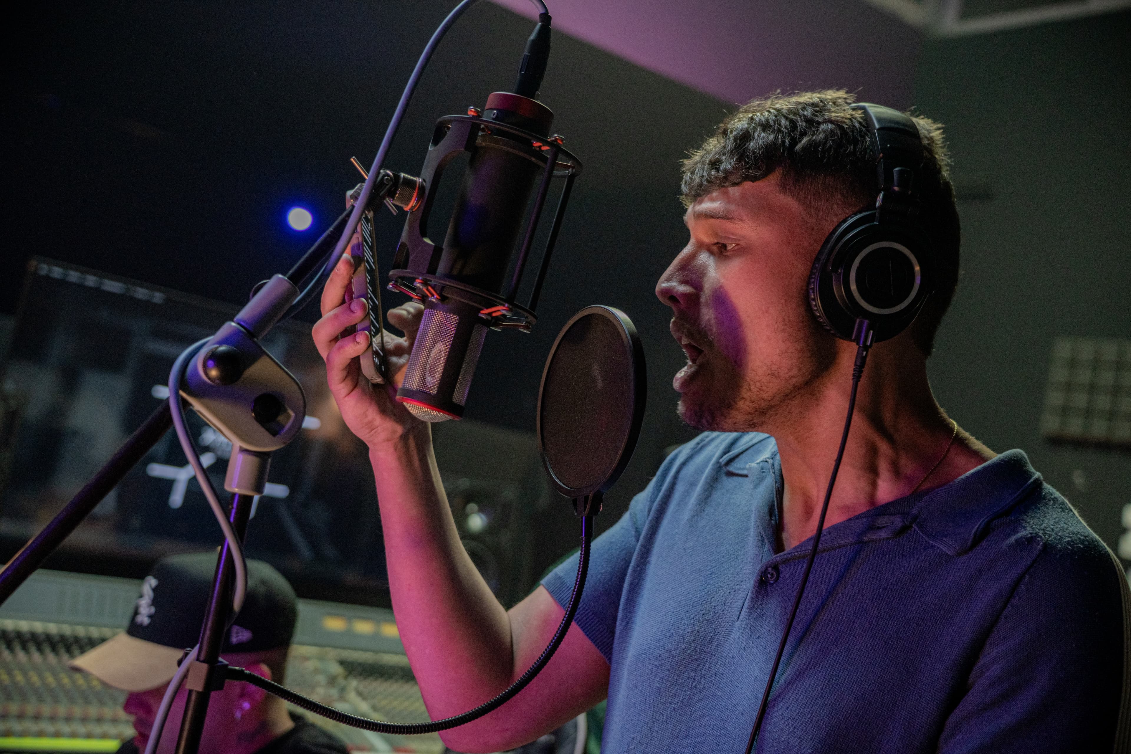 Diegote grabando en Xatafi Studios